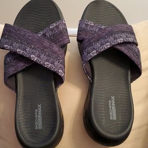 Worn once black & gray Skecher sandals